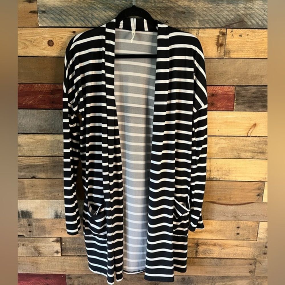 Beeson River Black With White Stripe Cardigan Size Medium